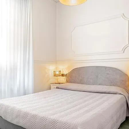 Aparthotel The Port