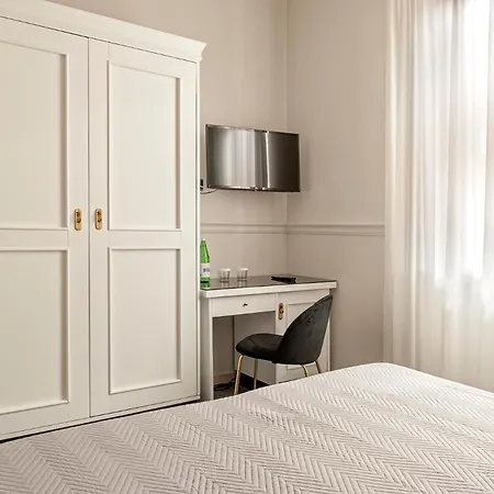 Aparthotel The Port 3*