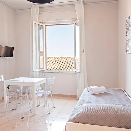 Aparthotel The Port 3*